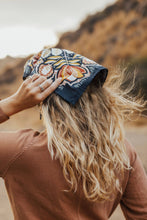 Load image into Gallery viewer, No. 039 Elsie Bandana