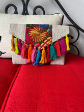 Load image into Gallery viewer, Oaxaca Tassle Clutch